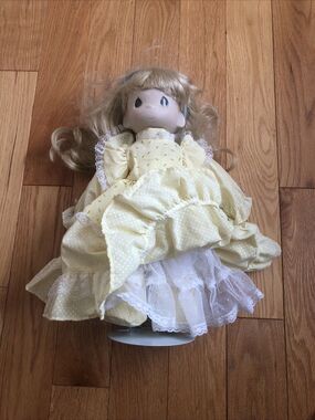 Four Seasons Summer Joy Vintage Collectible Doll 1990 Blonde with Yellow Dress
